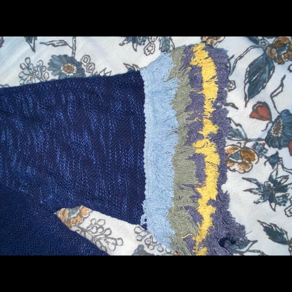 Fringe sleeve top - Picture 2 of 2